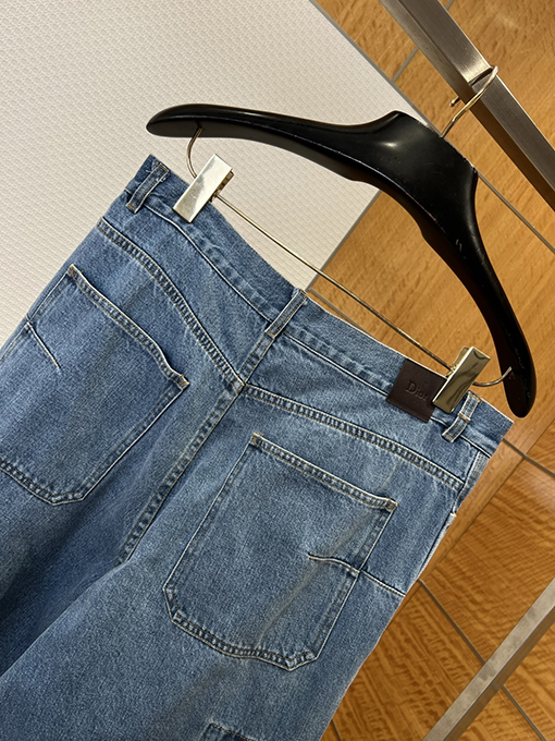 ディオールブランドコピー DIOR 刺繍の大きなポケット付きりワイドレッグカーゴジーンズ