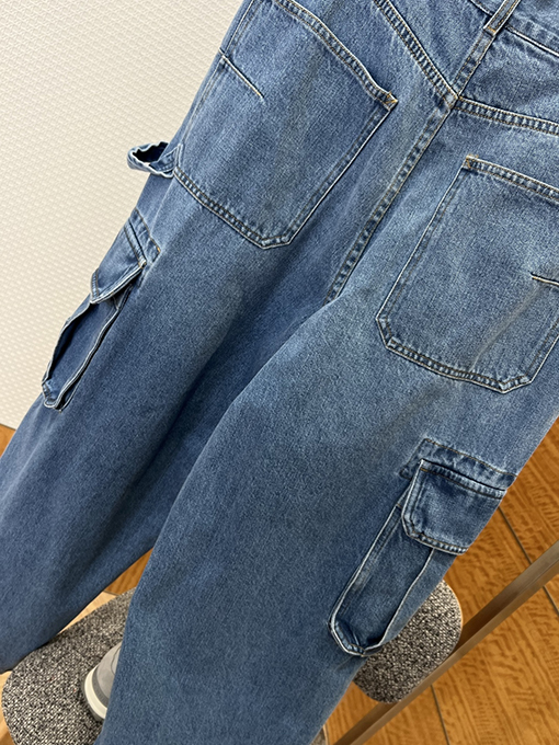 ディオールブランドコピー DIOR 刺繍の大きなポケット付きりワイドレッグカーゴジーンズ