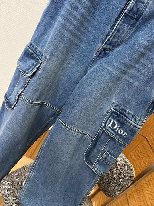 ディオールブランドコピー DIOR 刺繍の大きなポケット付きりワイドレッグカーゴジーンズ
