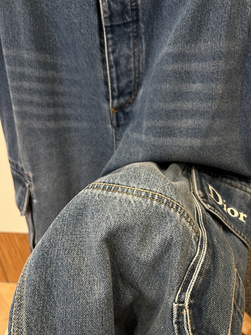 ディオールブランドコピー DIOR 刺繍の大きなポケット付きりワイドレッグカーゴジーンズ