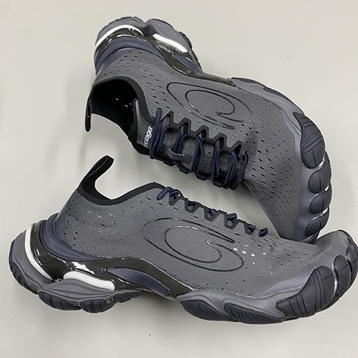 バレンシアガ Track Piercing カップルスニーカー