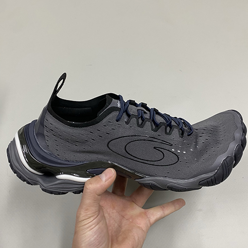 バレンシアガ Track Piercing カップルスニーカー