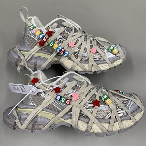 バレンシアガ 3XL Extreme Lace スタイリッシュな卵殻色のスニーカー