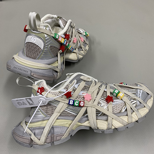 バレンシアガ 3XL Extreme Lace スタイリッシュな卵殻色のスニーカー