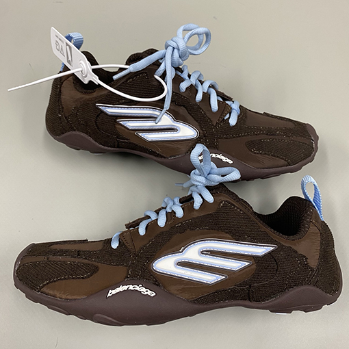 バレンシアガスーパーコピー Monday Ultra クラシックのカップルスニーカー