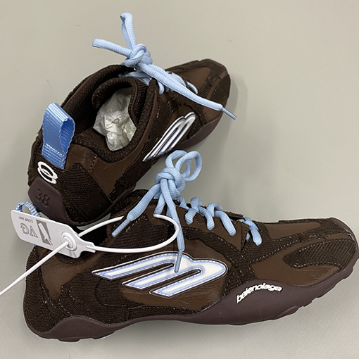 バレンシアガスーパーコピー Monday Ultra クラシックのカップルスニーカー