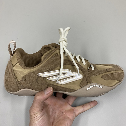 バレンシアガスーパーコピー Monday Ultra クラシックのカップルスニーカー