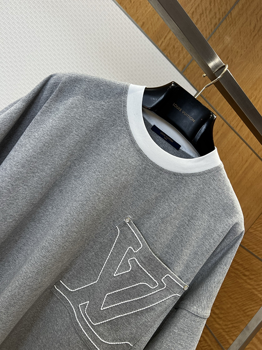 ルイヴィトン LV ポケットエンブレム付き半袖Tシャツ