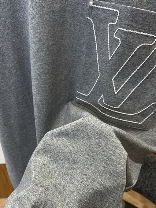 ルイヴィトン LV ポケットエンブレム付き半袖Tシャツ