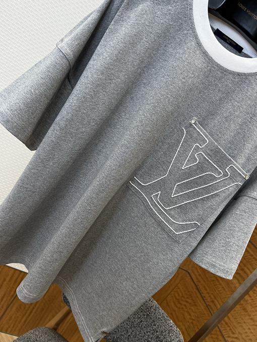 ルイヴィトン LV ポケットエンブレム付き半袖Tシャツ