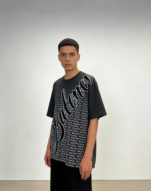 バレンシアガ BALENCIAGA グラデーション全面プリントのレター柄半袖Tシャツ