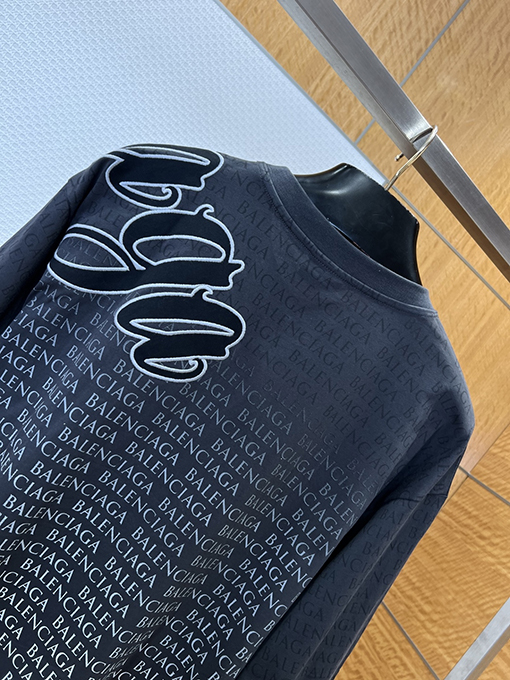 バレンシアガ BALENCIAGA グラデーション全面プリントのレター柄半袖Tシャツ