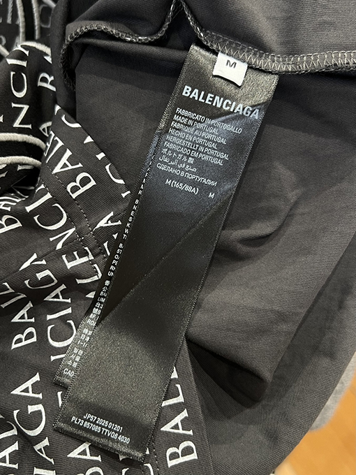 バレンシアガ BALENCIAGA グラデーション全面プリントのレター柄半袖Tシャツ