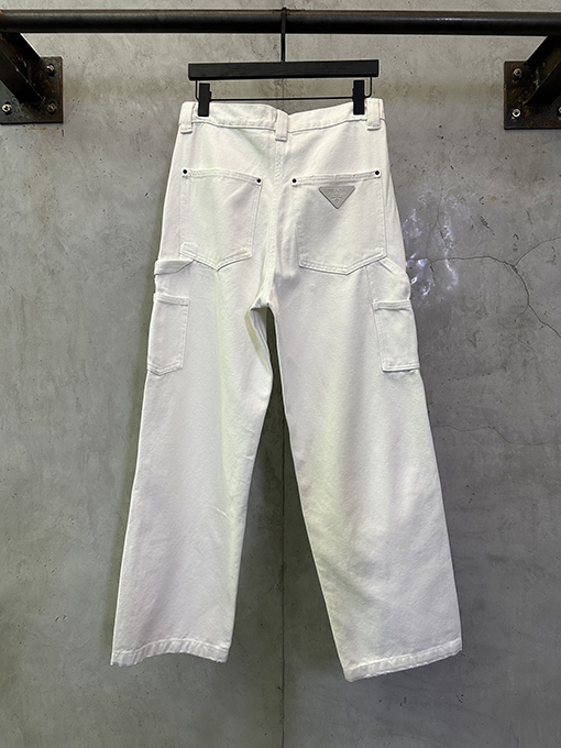 プラダブランドスーパーコピー 三角形の革製ワークジーンズ