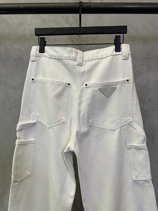 プラダブランドスーパーコピー 三角形の革製ワークジーンズ