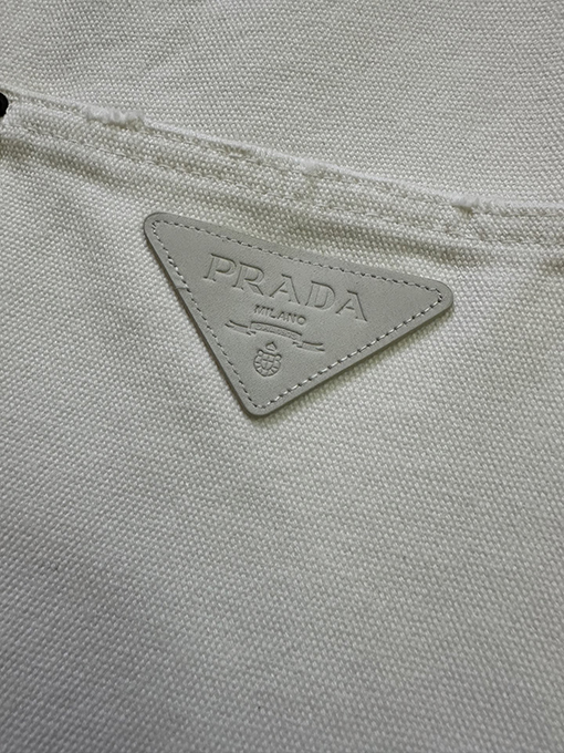 プラダブランドスーパーコピー 三角形の革製ワークジーンズ