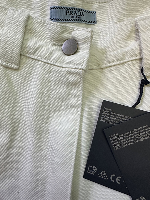 プラダブランドスーパーコピー 三角形の革製ワークジーンズ