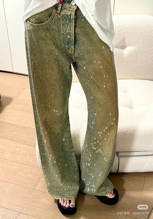 アクネストゥディオズ 巳年の限定ダイヤモンド入りジーンズ