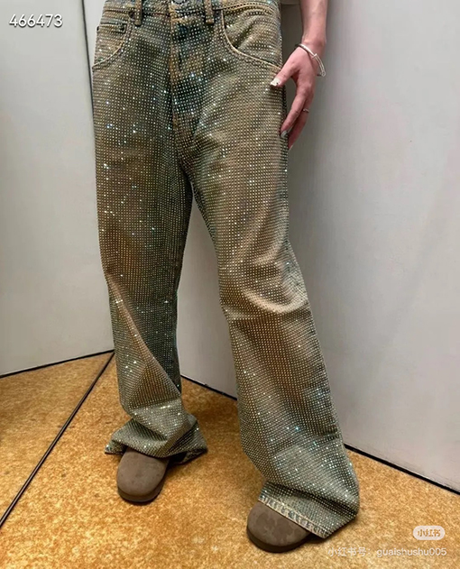 アクネストゥディオズ 巳年の限定ダイヤモンド入りジーンズ