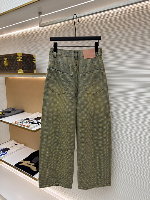 アクネストゥディオズ 巳年の限定ダイヤモンド入りジーンズ