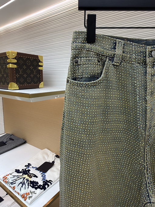 アクネストゥディオズ 巳年の限定ダイヤモンド入りジーンズ