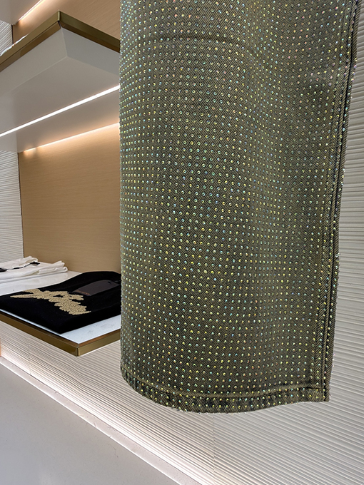 アクネストゥディオズ 巳年の限定ダイヤモンド入りジーンズ