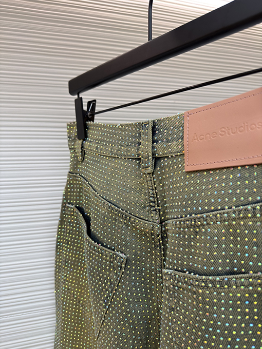 アクネストゥディオズ 巳年の限定ダイヤモンド入りジーンズ