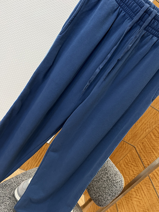 バレンシアガ サイドストライプ柄のワイドレッグカジュアルパンツ