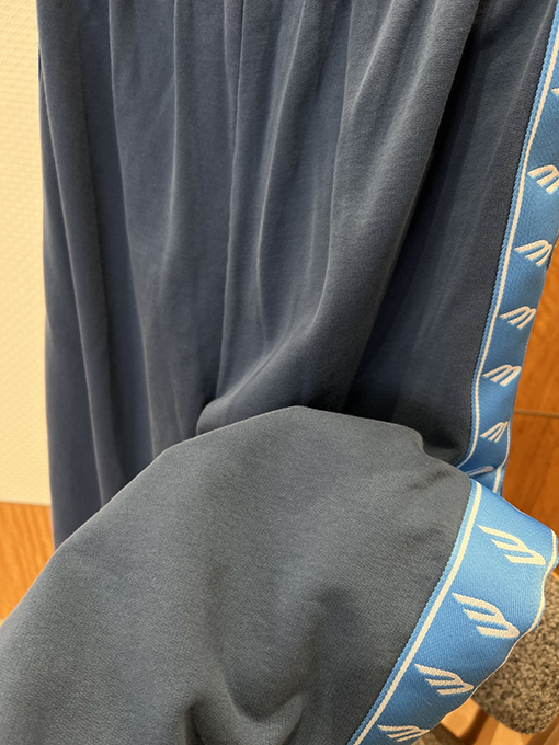 バレンシアガ サイドストライプ柄のワイドレッグカジュアルパンツ