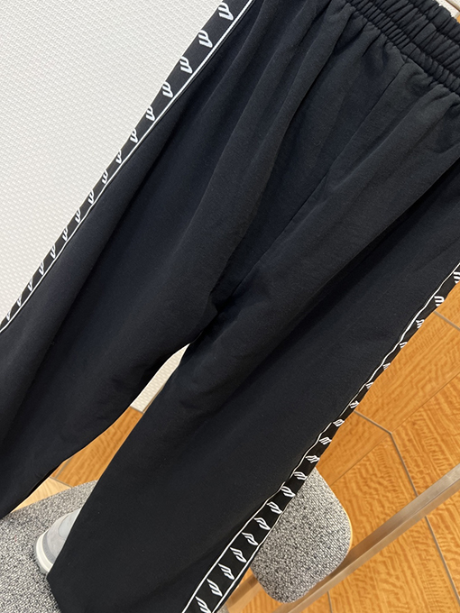 バレンシアガ サイドストライプ柄のワイドレッグカジュアルパンツ