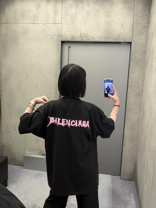 バレンシアガスーパーコピー BALENCIAGA ゴシックの文字刺繍入りクルーネック半袖Tシャツ