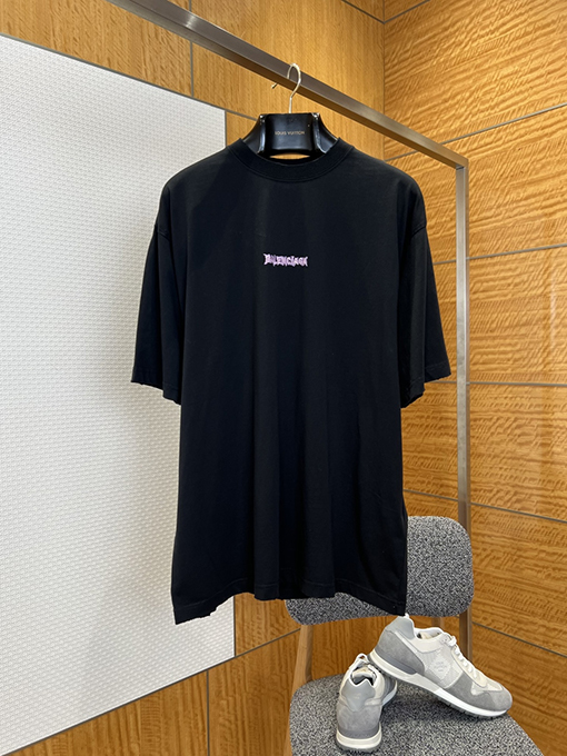 バレンシアガスーパーコピー BALENCIAGA ゴシックの文字刺繍入りクルーネック半袖Tシャツ