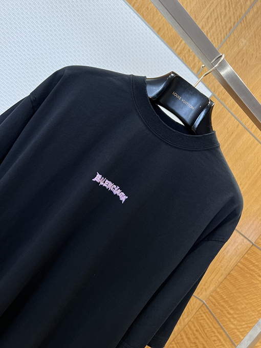 バレンシアガスーパーコピー BALENCIAGA ゴシックの文字刺繍入りクルーネック半袖Tシャツ