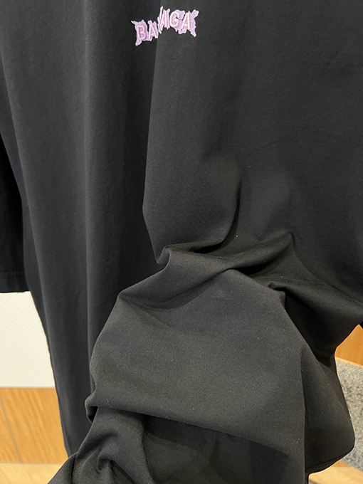 バレンシアガスーパーコピー BALENCIAGA ゴシックの文字刺繍入りクルーネック半袖Tシャツ