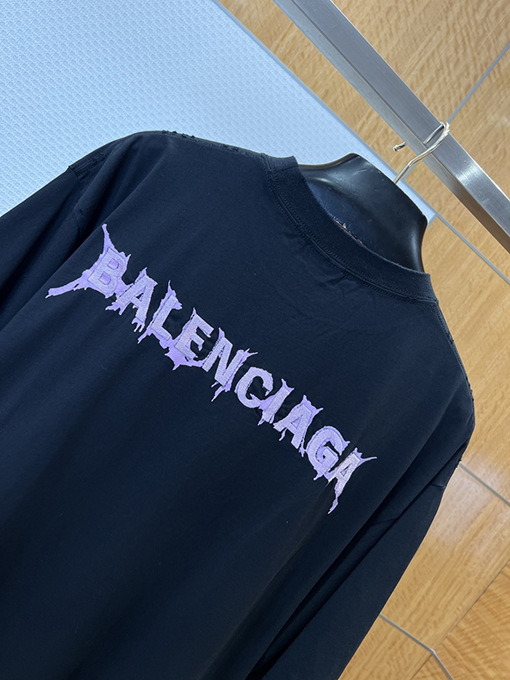 バレンシアガスーパーコピー BALENCIAGA ゴシックの文字刺繍入りクルーネック半袖Tシャツ