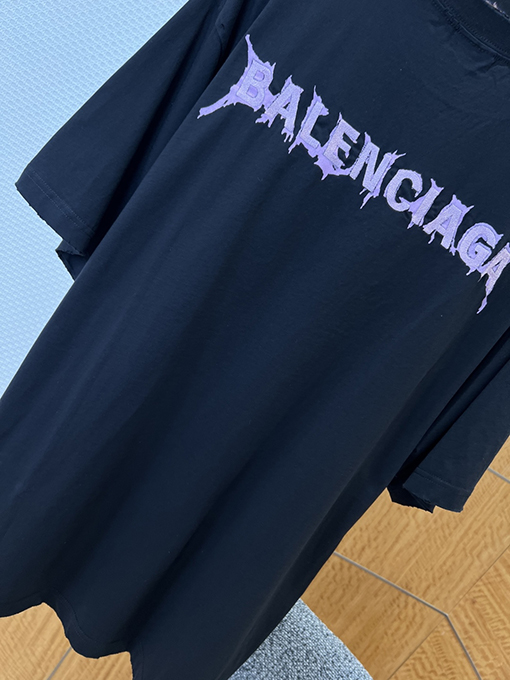 バレンシアガスーパーコピー BALENCIAGA ゴシックの文字刺繍入りクルーネック半袖Tシャツ