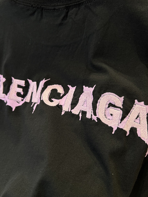 バレンシアガスーパーコピー BALENCIAGA ゴシックの文字刺繍入りクルーネック半袖Tシャツ