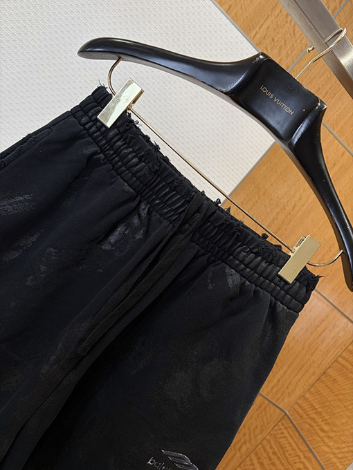 バレンシアガスーパーコピー BALENCIAGA 刺繍入りダメージドローストリングショーツ