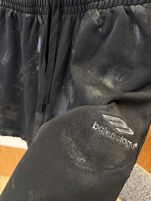 バレンシアガスーパーコピー BALENCIAGA 刺繍入りダメージドローストリングショーツ