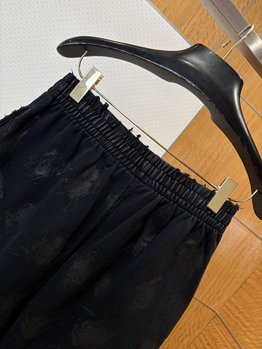 バレンシアガスーパーコピー BALENCIAGA 刺繍入りダメージドローストリングショーツ