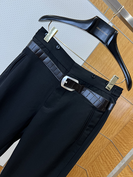 プラダコピー ベルト装飾付きズボン