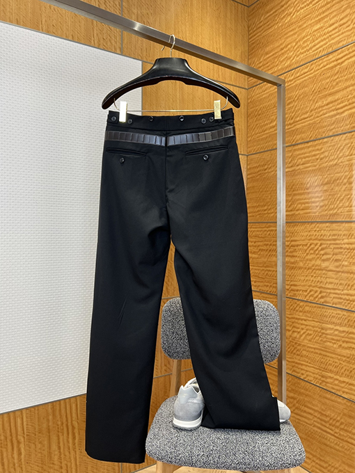 プラダコピー ベルト装飾付きズボン