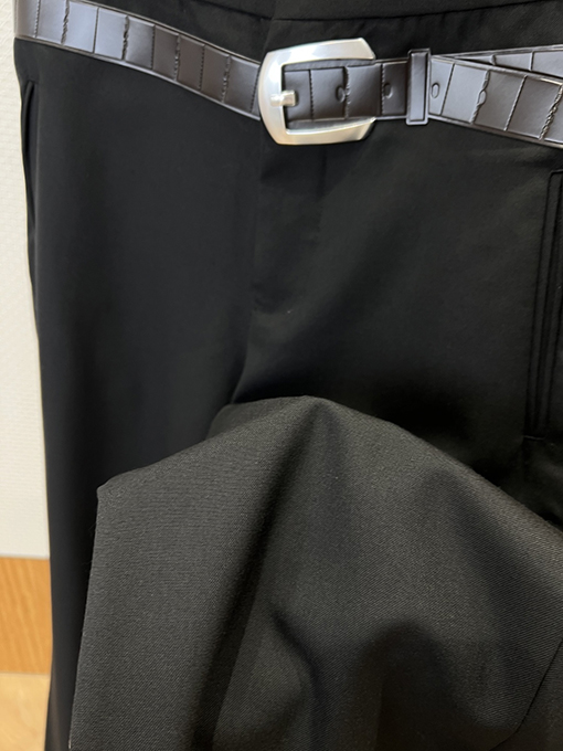 プラダコピー ベルト装飾付きズボン