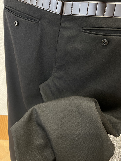 プラダコピー ベルト装飾付きズボン