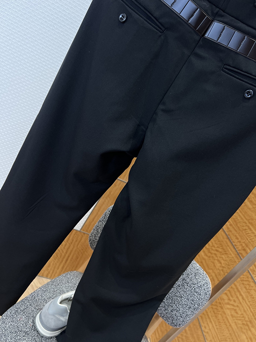 プラダコピー ベルト装飾付きズボン