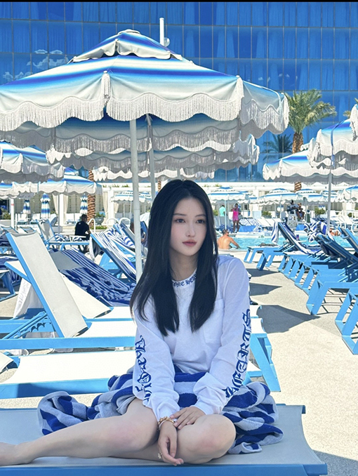 クロムハーツスーパーコピー クラシックな花柄のアームプリントと馬蹄柄の長袖シャツ