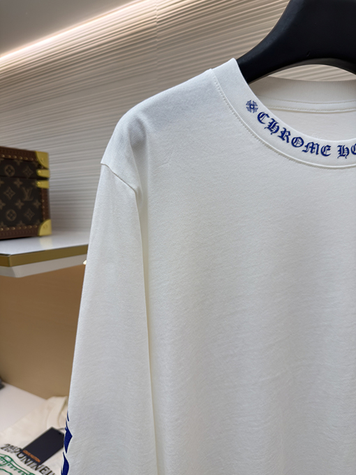 クロムハーツスーパーコピー クラシックな花柄のアームプリントと馬蹄柄の長袖シャツ