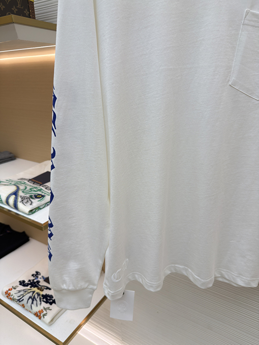 クロムハーツスーパーコピー クラシックな花柄のアームプリントと馬蹄柄の長袖シャツ