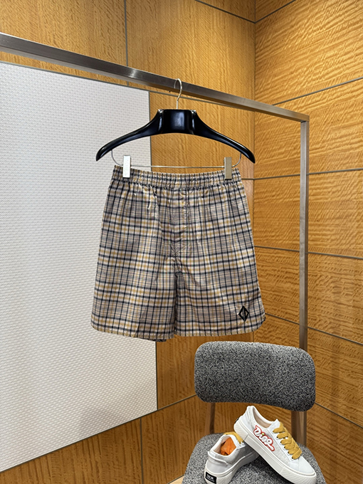 ディオール チェック柄のロゴ刺繍入りショートパンツ