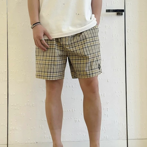 ディオール チェック柄のロゴ刺繍入りショートパンツ